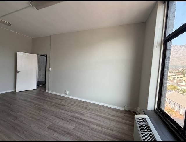 66M² BUILDING TO LET IN GARDENS